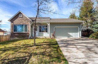19461 E Navarro Dr in Aurora, CO - Building Photo