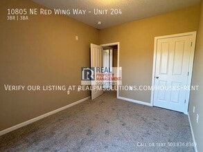 10805 NE Red Wing Way in Hillsboro, OR - Building Photo - Building Photo