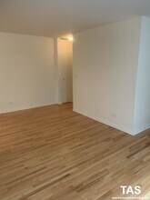 540 W Roscoe St, Unit 385 in Chicago, IL - Building Photo - Building Photo