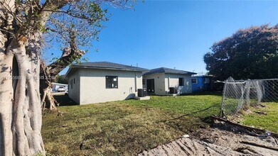 8048 NW 14th Ct in Miami, FL - Building Photo - Building Photo