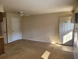 1310 Louisville Rd in Frankfort, KY - Building Photo