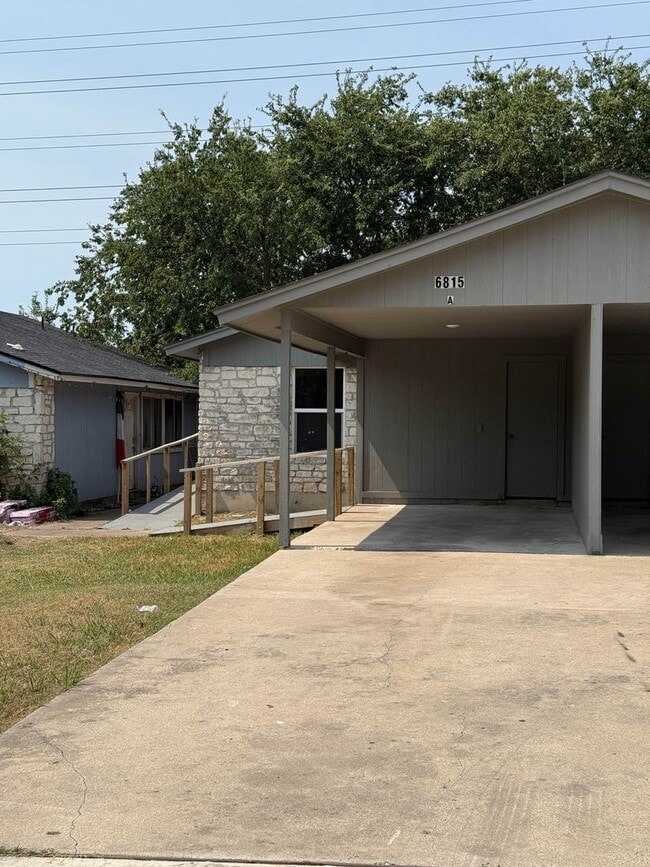 6815 Blue Dawn Trail in Austin, TX - Building Photo - Building Photo