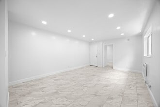 411 SE 3rd Ave in Hallandale Beach, FL - Building Photo - Building Photo