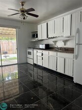 5627 Sheridan St in Hollywood, FL - Building Photo - Building Photo