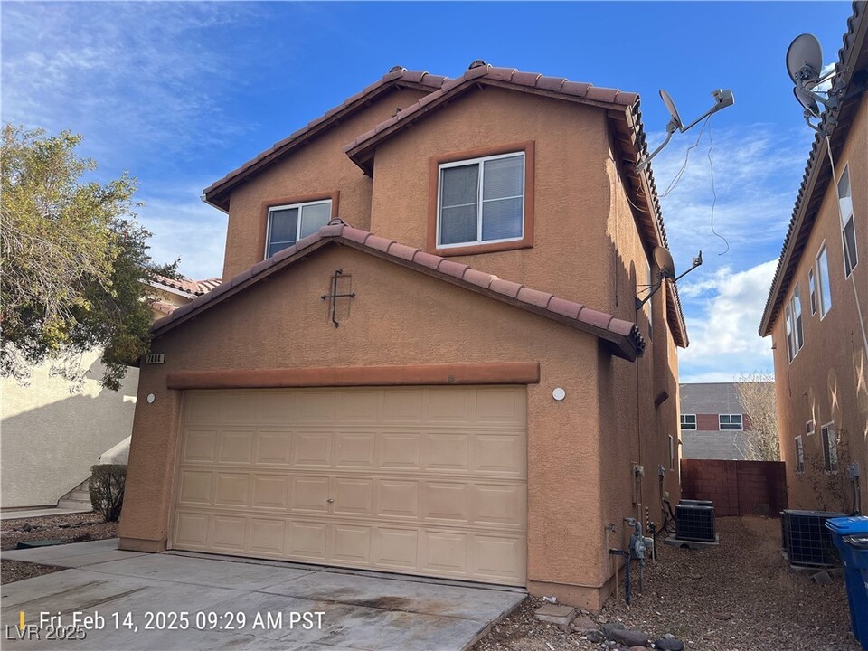 7464 Edgecove Ct in Las Vegas, NV - Building Photo