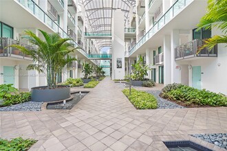 6000 Collins Ave in Miami Beach, FL - Building Photo - Building Photo