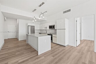 101 Diplomat Pkwy in Hallandale Beach, FL - Building Photo - Building Photo