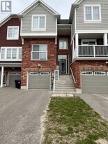 81 Sandhill Crane Dr in Wasaga Beach, ON - Building Photo