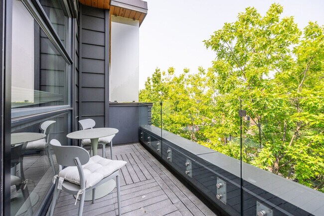 280 Manning Ave in Toronto, ON - Building Photo - Building Photo