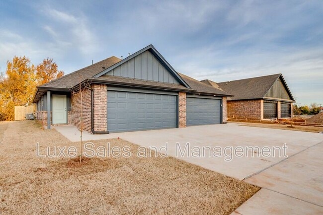 11613 Mackenzie Wy in Yukon, OK - Building Photo - Building Photo