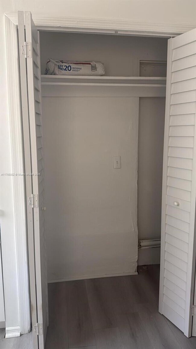 2130 NW 28th St in Miami, FL - Building Photo - Building Photo