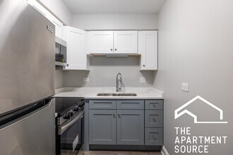 745 W Gordon Ter, Unit 206 in Chicago, IL - Foto de edificio - Building Photo