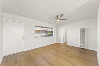 940 W Gage Ave in Los Angeles, CA - Building Photo - Building Photo