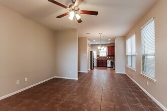 17115 Amarose Dr in Houston, TX - Foto de edificio - Building Photo