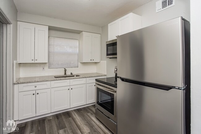 1826 45th St S in St. Petersburg, FL - Foto de edificio - Building Photo