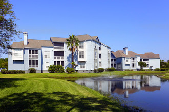 Isles of Gateway in St. Petersburg, FL - Building Photo - Building Photo