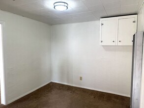 2425 Mountain Rd NW-Unit -Casita in Albuquerque, NM - Building Photo - Building Photo