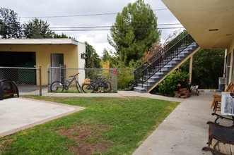 801 Corto Way in La Habra, CA - Foto de edificio - Building Photo