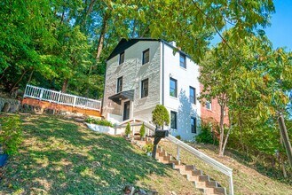 3731 S Kemper Rd in Arlington, VA - Building Photo - Building Photo