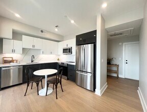 379 Somerville Ave-Unit -7 in Somerville, MA - Foto de edificio - Building Photo