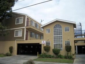 11982 in Hawthorne, CA - Building Photo - Interior Photo