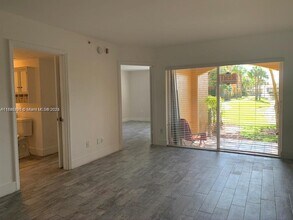 150 NW 96th Ave, Unit 105 in Pembroke Pines, FL - Building Photo - Building Photo