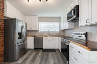 33450 SW Hall St in Scappoose, OR - Building Photo - Building Photo