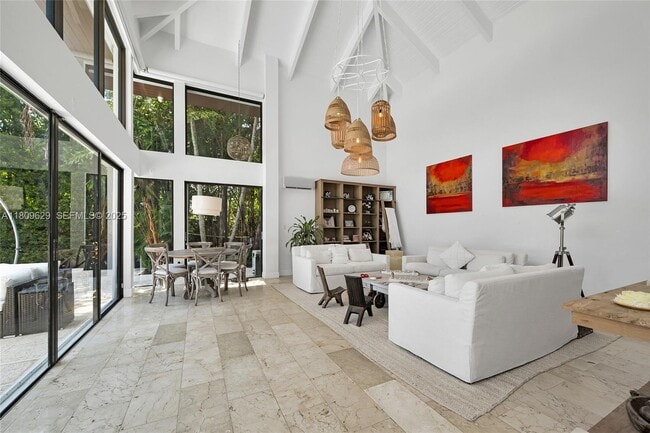 property at 201 Knollwood Dr