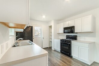 5402 Logan Dale Dr in Brookshire, TX - Building Photo - Building Photo