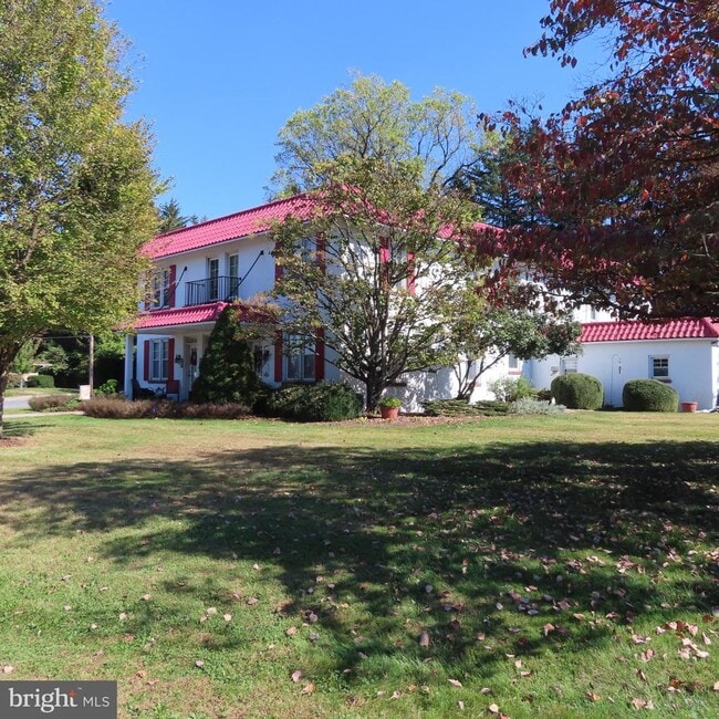 302 S Coldbrook Ave in Chambersburg, PA - Building Photo - Building Photo