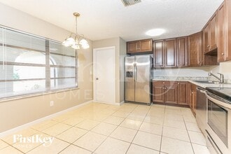 1549 Giles St NW in Palm Bay, FL - Foto de edificio - Building Photo