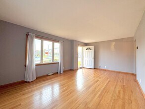 4804 Spring St in Mount Pleasant, WI - Building Photo - Building Photo