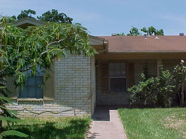 1509-1511 Hillside Dr in College Station, TX - Building Photo - Building Photo