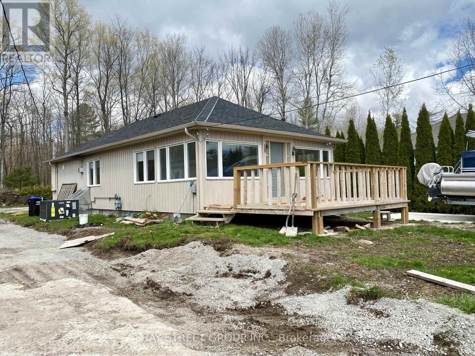 428 Limerick St in Innisfil, ON - Building Photo