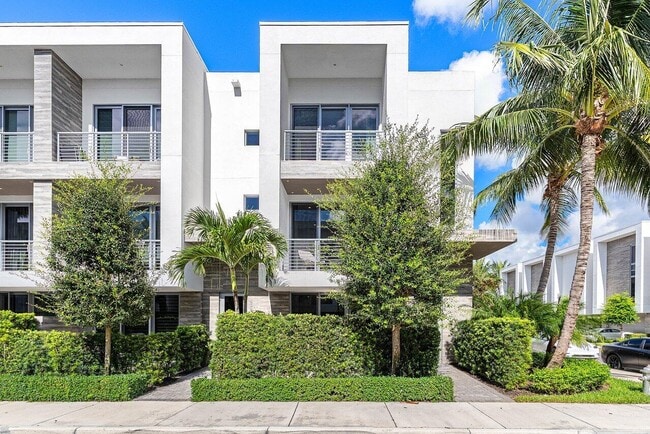 4051 NW 17th Ave in Boca Raton, FL - Building Photo - Building Photo
