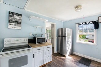 1012 Woodbine Ave in Lansing, MI - Building Photo - Building Photo