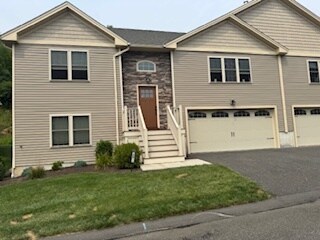717 Northampton St in Holyoke, MA - Building Photo