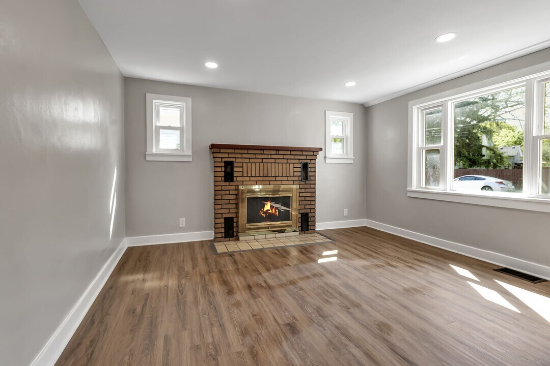 56 Garfield St, Unit 1 in Holland, NY - Foto de edificio
