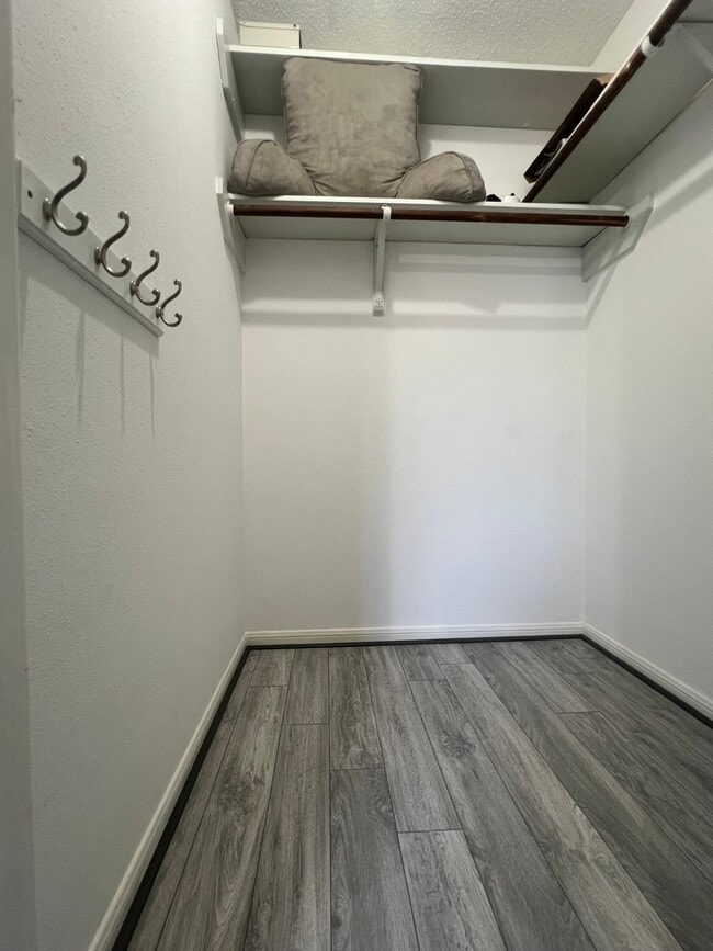 property at 736 Country Pl Dr