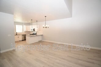 4308 W Rex Peak Way in Herriman, UT - Building Photo - Building Photo