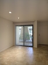 701 Los Felices Cir E in Palm Springs, CA - Building Photo - Building Photo