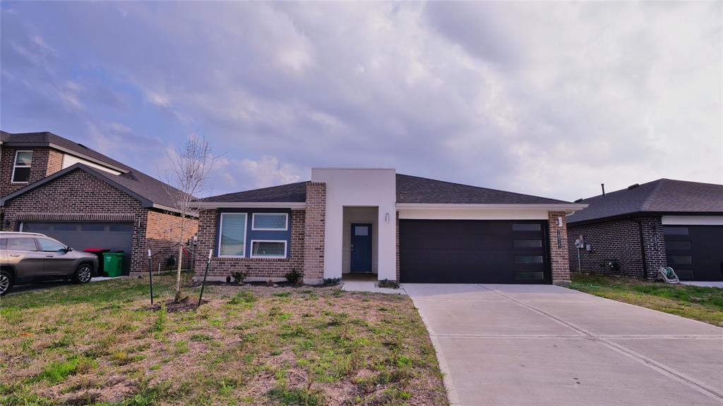 28915 Yachting Pt Ct in Fulshear, TX - Building Photo