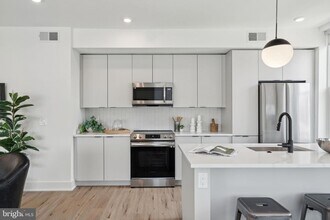 139 W Chelten Ave, Unit 311 in Philadelphia, PA - Building Photo - Building Photo