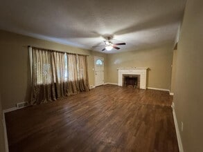 2328 E Manchester St in Springfield, MO - Building Photo - Building Photo