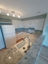 1301 S Puget Dr in Renton, WA - Building Photo - Building Photo