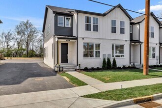 425 Veritas St in Nashville, TN - Building Photo - Building Photo