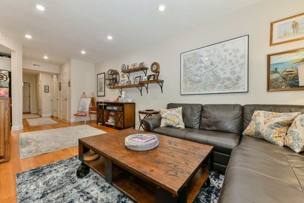 230 Saratoga St, Unit 3 in Boston, MA - Building Photo