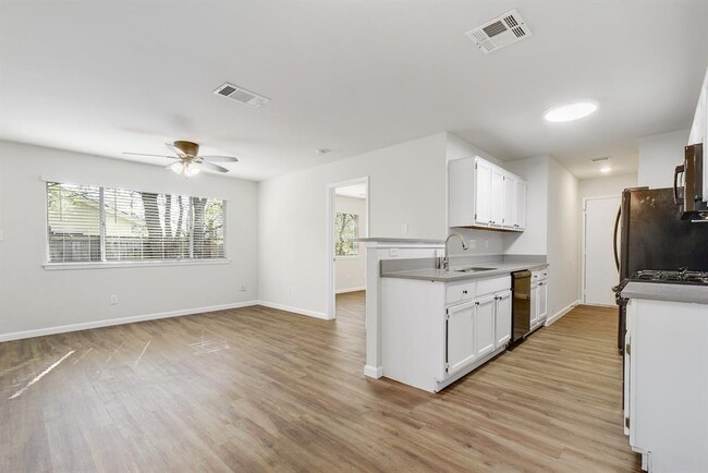12302 Dellrey Dr in Austin, TX - Building Photo - Building Photo