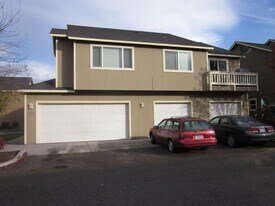 1973 SW Canyon Dr in Redmond, OR - Building Photo