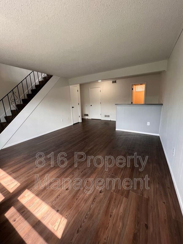 property at 10514 E 41st Terrace